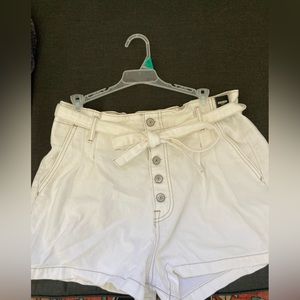 NWT Abercrombie and Fitch white paper bag short with tie belt. sz 31/12